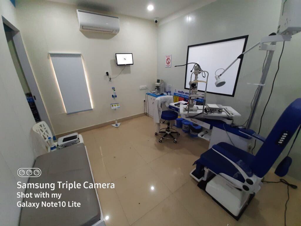 Optometrist room image